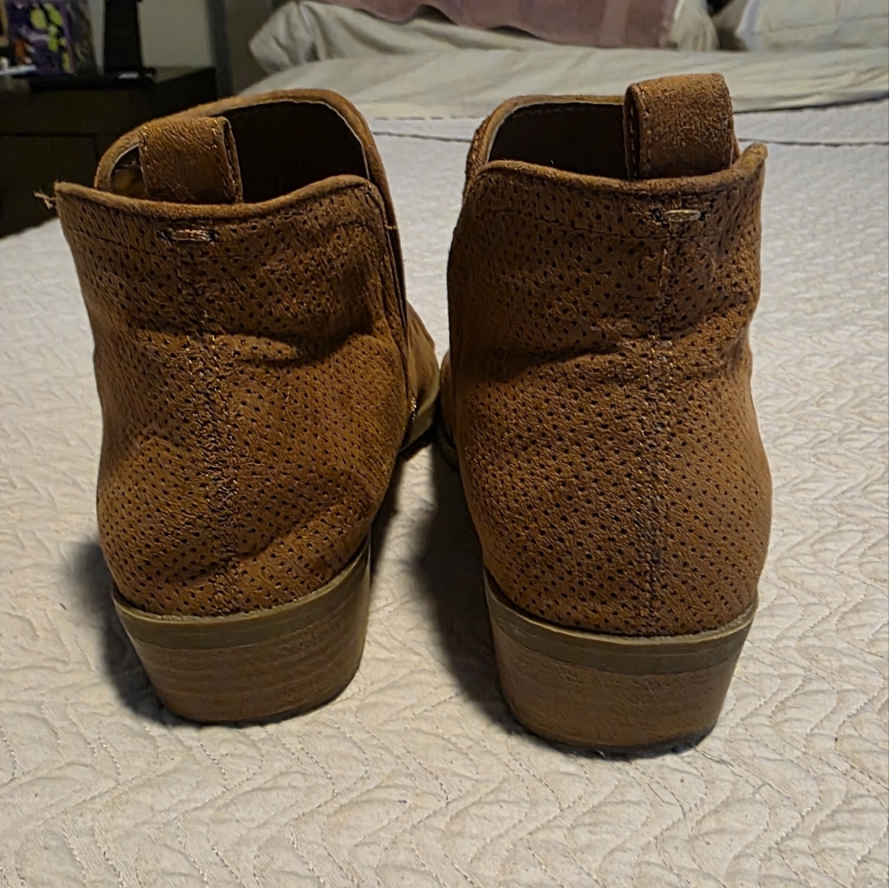 Universal Thread Dylan Cognac Bootie Size8, Microsuede, SlipOn, Laser Cut Detail - Picture 5 of 6